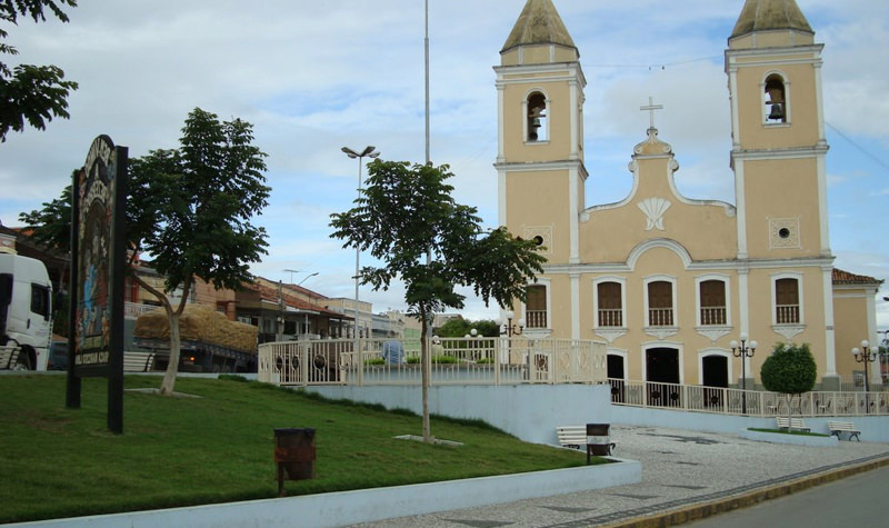 Igreja em Bezerros (PE), Fonte: https://www.abrahao.com.br/cardapio-digital-bezerros-pe